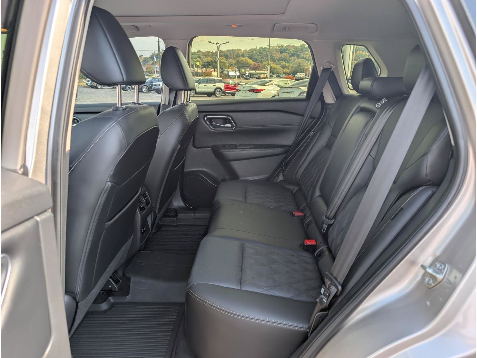 Used 2024 Nissan Rogue Platinum AWD/4WD image 13