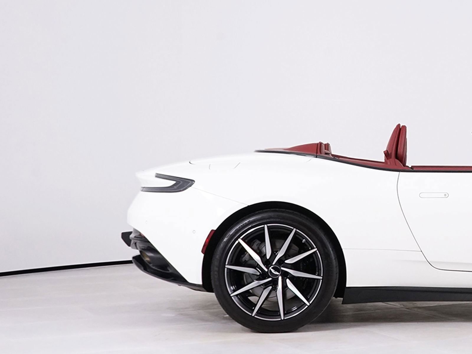 Used 2019 Aston Martin DB11 Volante RWD image 14