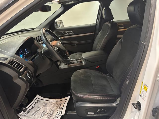Used 2018 Ford Explorer XLT w/ Equipment Group 202A image 6