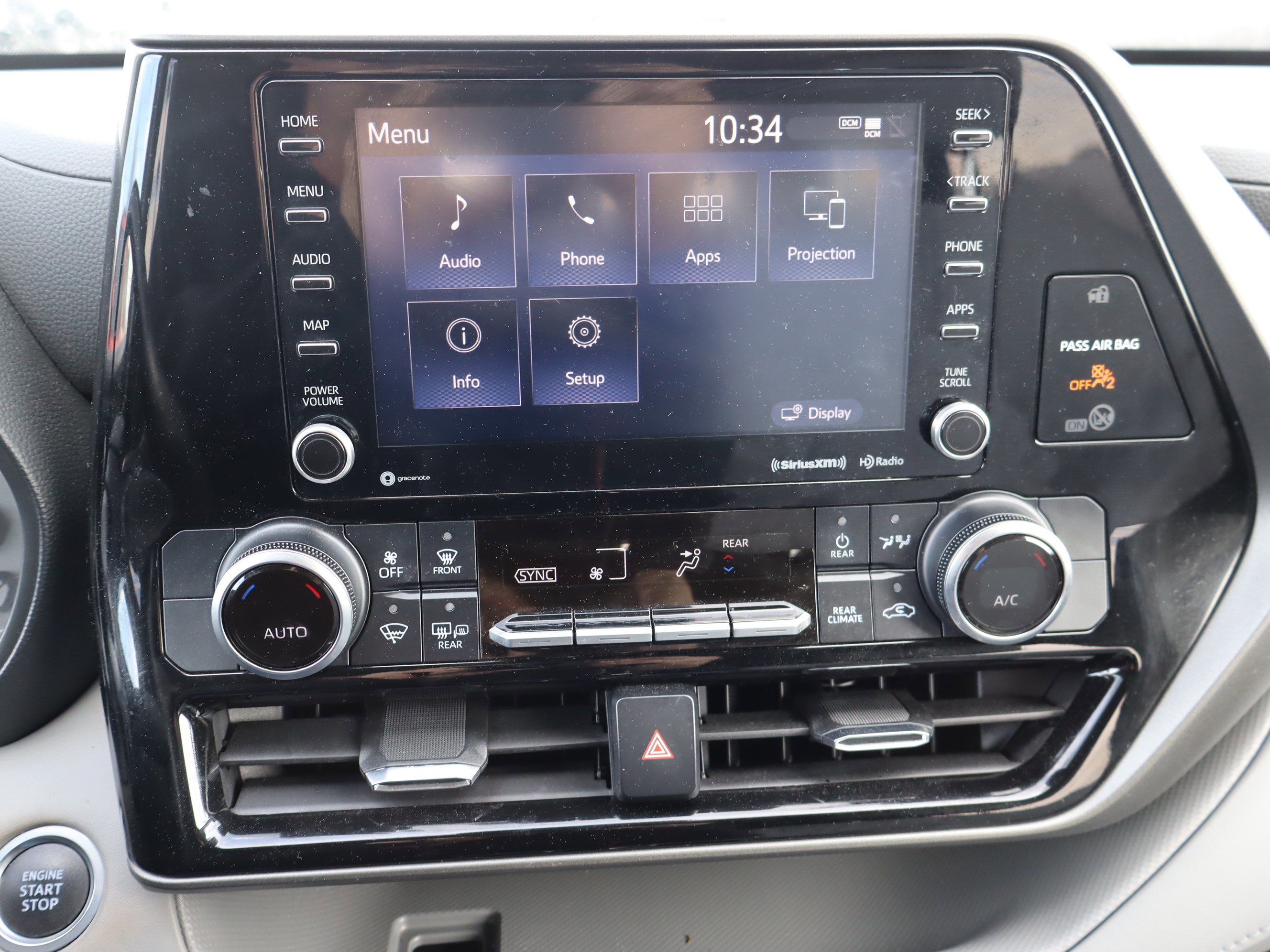 Used 2021 Toyota Highlander LE FWD image 25