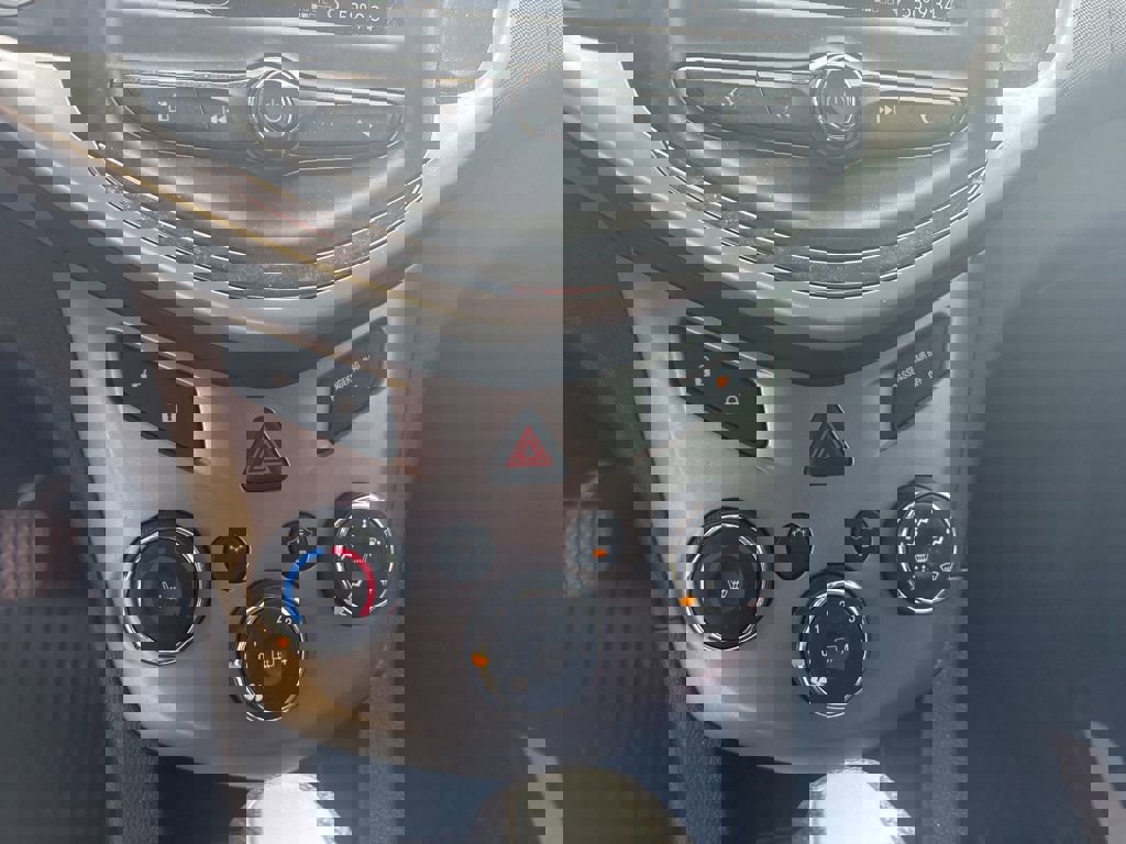 Used 2019 Chevrolet Sonic LT w/ Convenience Package FWD image 10