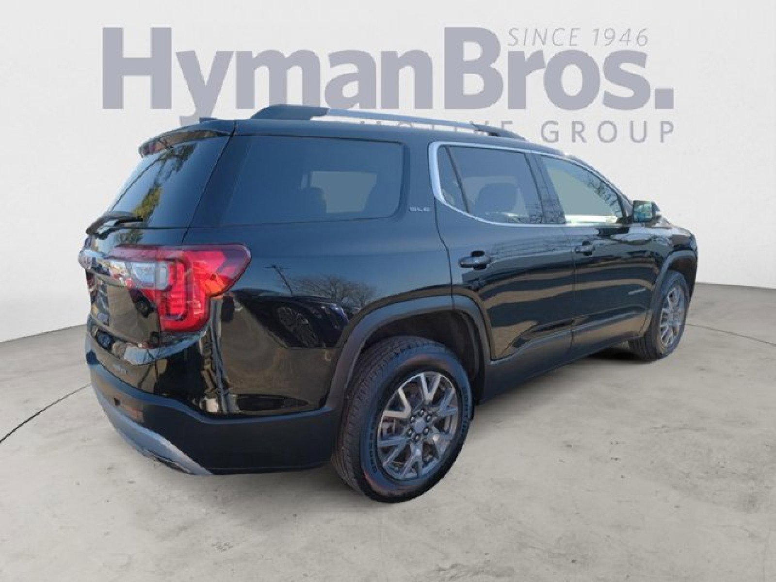 Used 2022 GMC Acadia SLE w/ Driver Convenience Package image 3