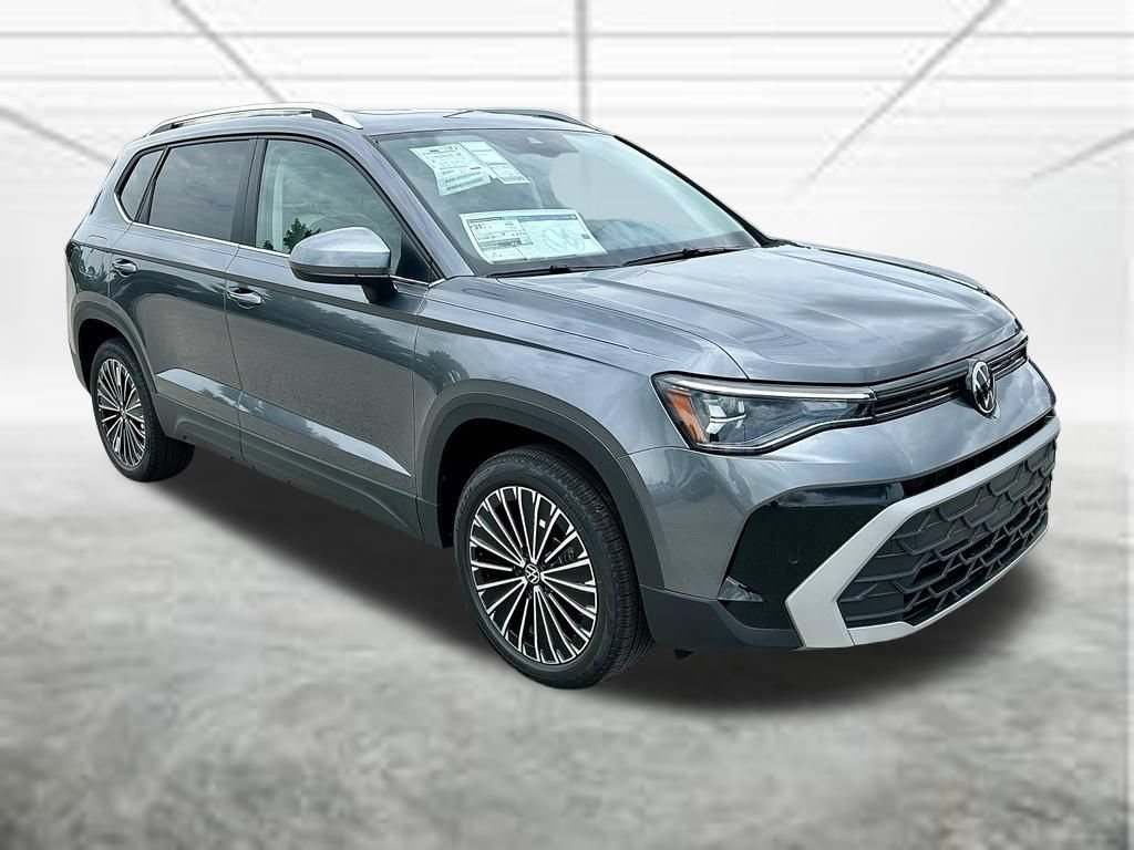 New 2026 Volkswagen Taos SE w/ Panoramic Sunroof Package FWD image 3