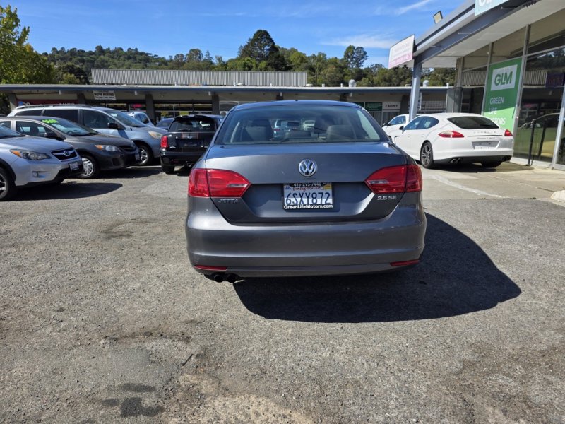 Used 2011 Volkswagen Jetta SE image 6
