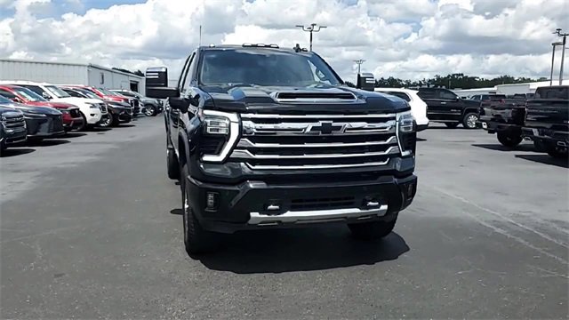 Used 2024 Chevrolet Silverado 2500 High Country w/ High Country Premium Package image 2