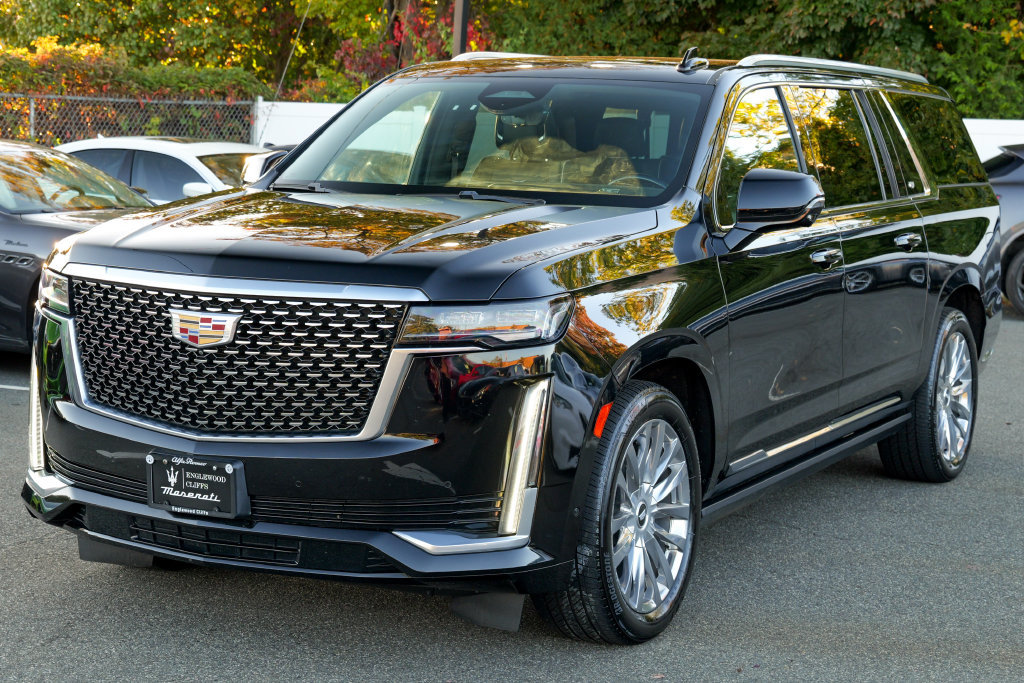 Used 2021 Cadillac Escalade ESV Premium Luxury w/ Driver Assist Tech Package AWD/4WD image 3