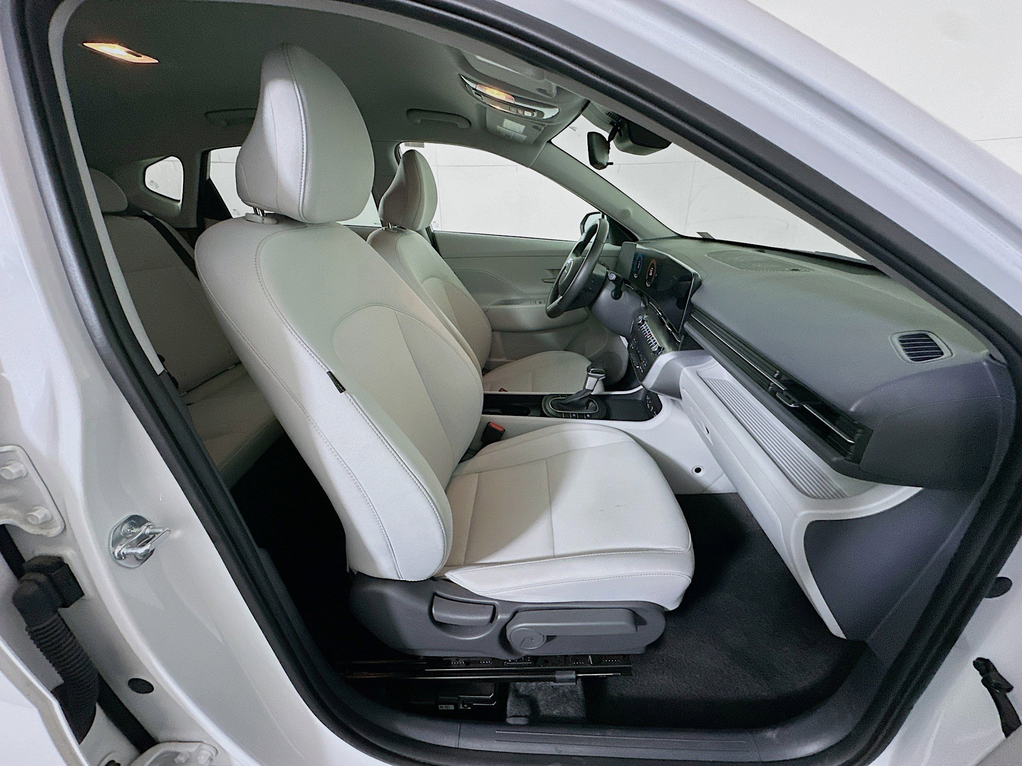 Used 2025 Hyundai Kona SEL image 32