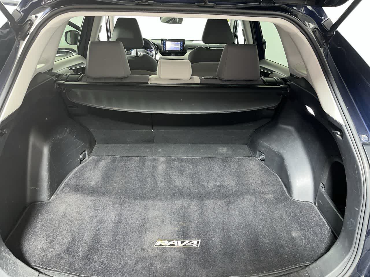 Used 2022 Toyota RAV4 XLE AWD/4WD image 28