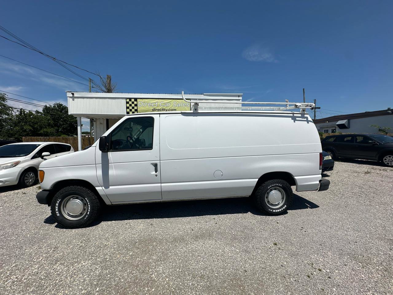 Used 2003 Ford E-150 and Econoline 150 RWD image 2