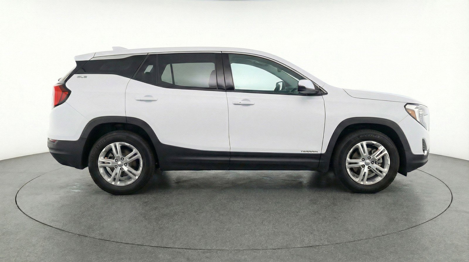 Used 2024 GMC Terrain SLE FWD image 11