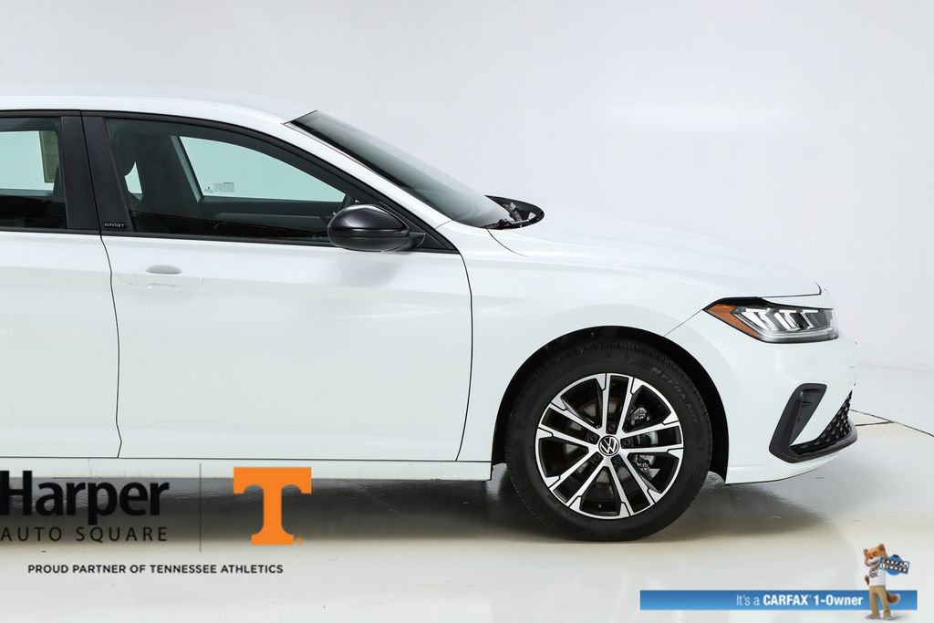 Used 2025 Volkswagen Jetta Sport image 12