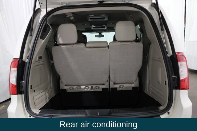Used 2012 Chrysler Town & Country Limited w/ Luxury Group FWD image 12