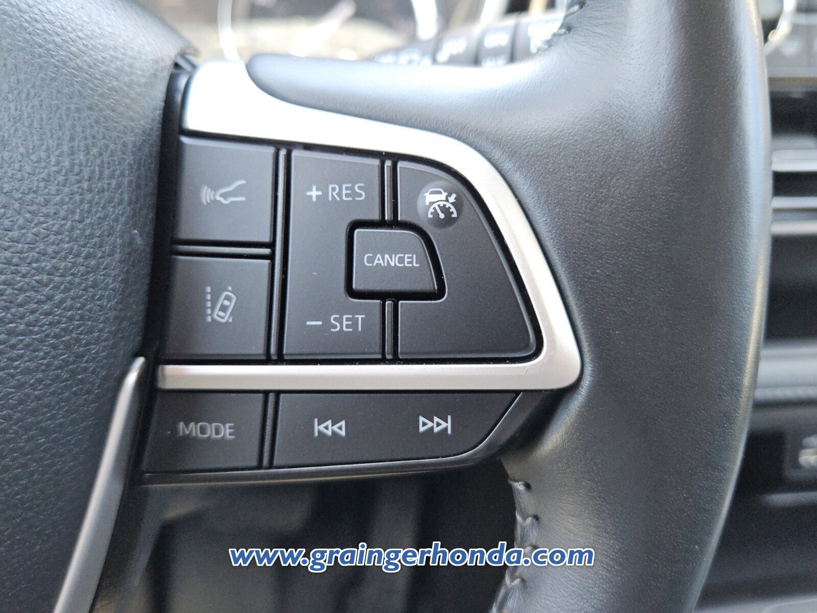 Used 2022 Toyota Highlander XLE image 21