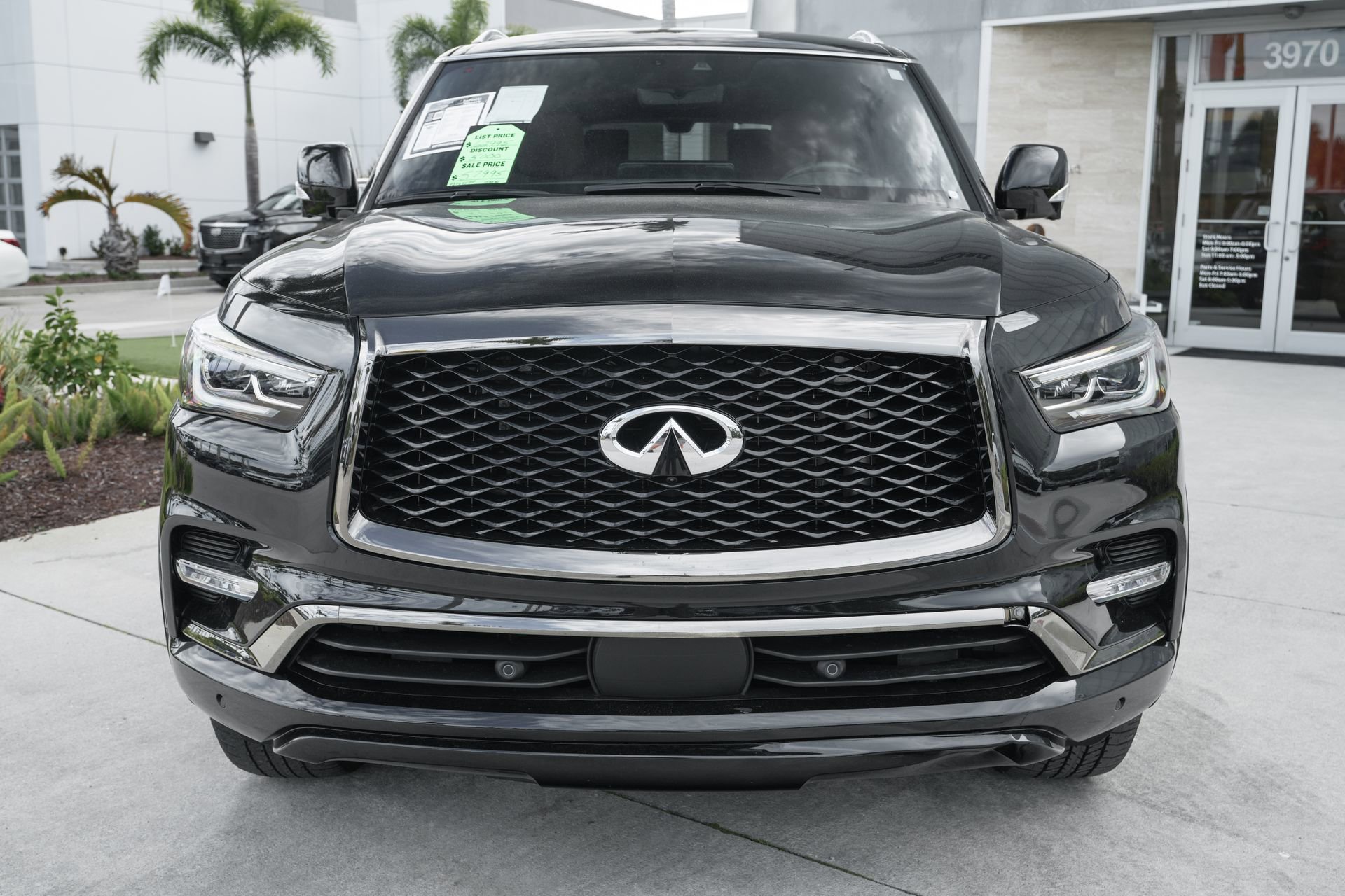 Used 2024 INFINITI QX80 Sensory image 4
