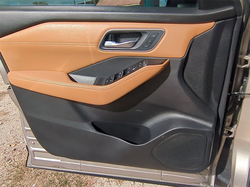 Used 2021 Nissan Rogue Platinum image 23