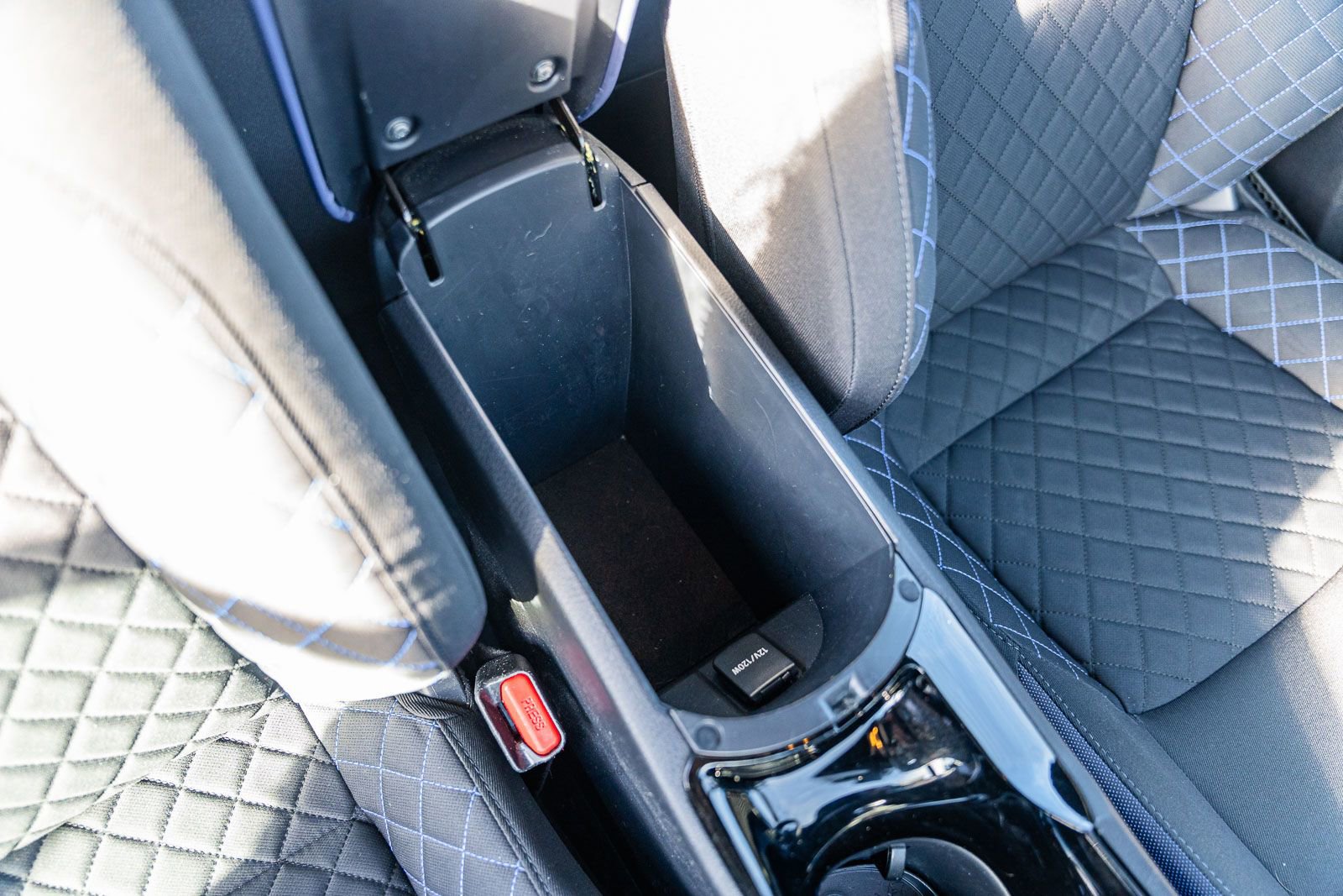 Used 2021 Toyota C-HR XLE image 11