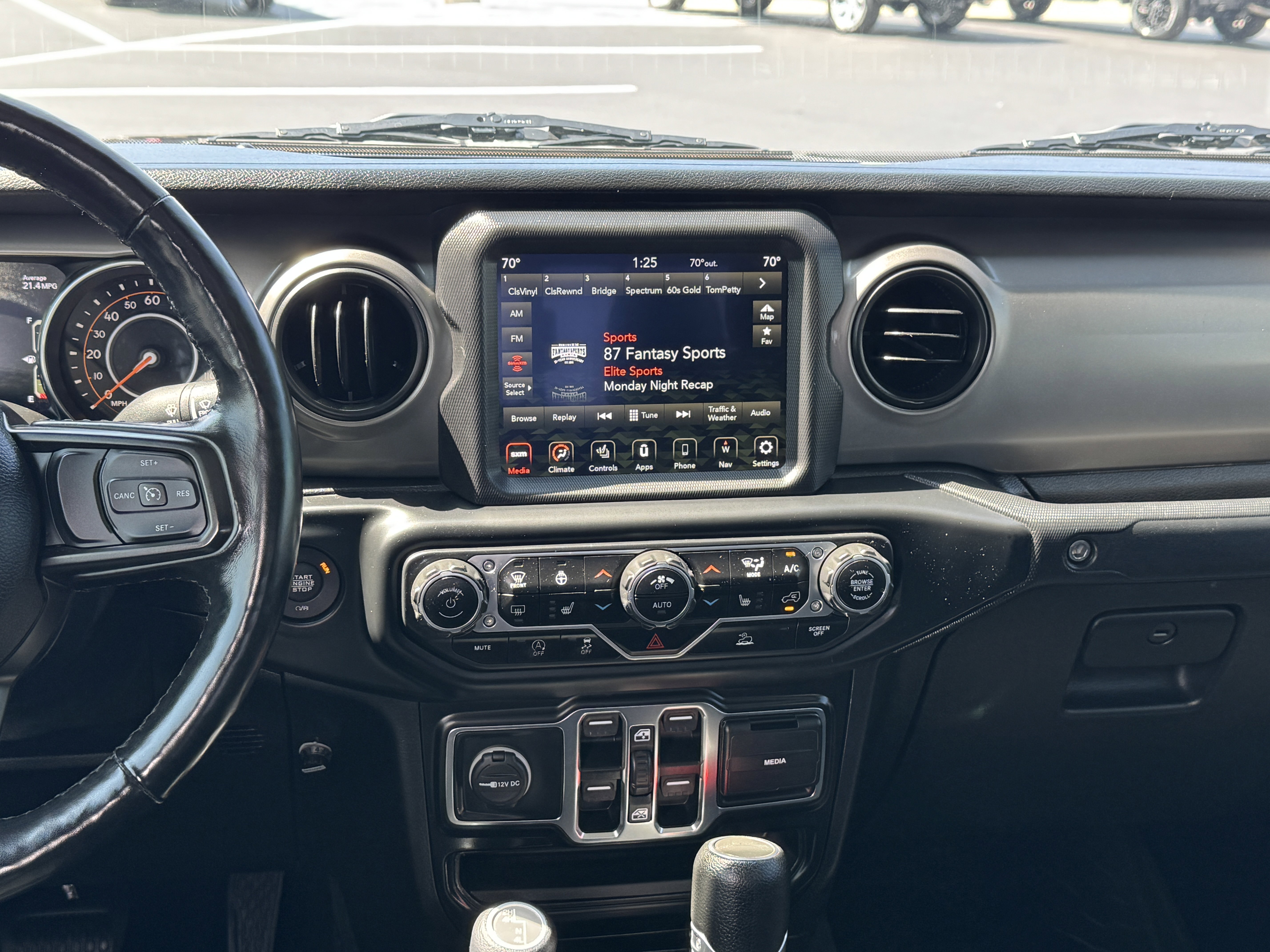 Used 2021 Jeep Gladiator Willys image 16