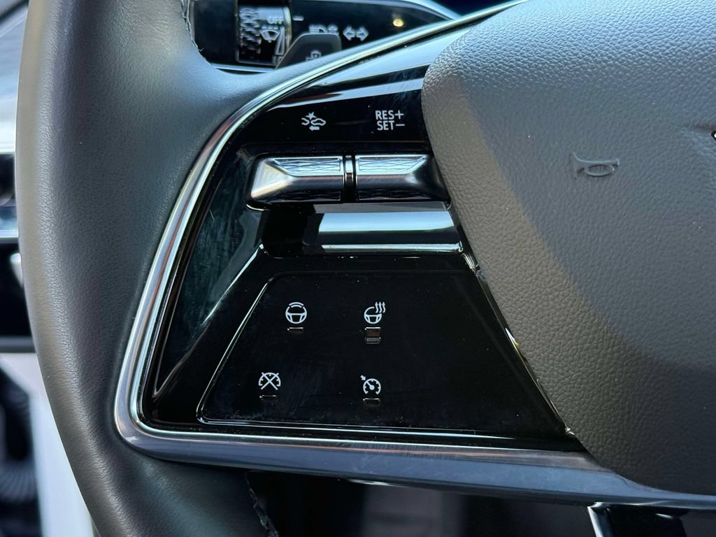 Used 2024 Cadillac Lyriq Luxury RWD image 32