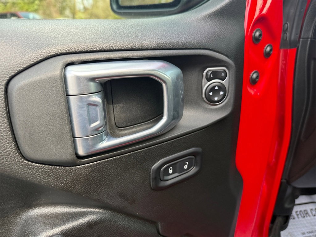 Used 2025 Jeep Wrangler Willys image 18