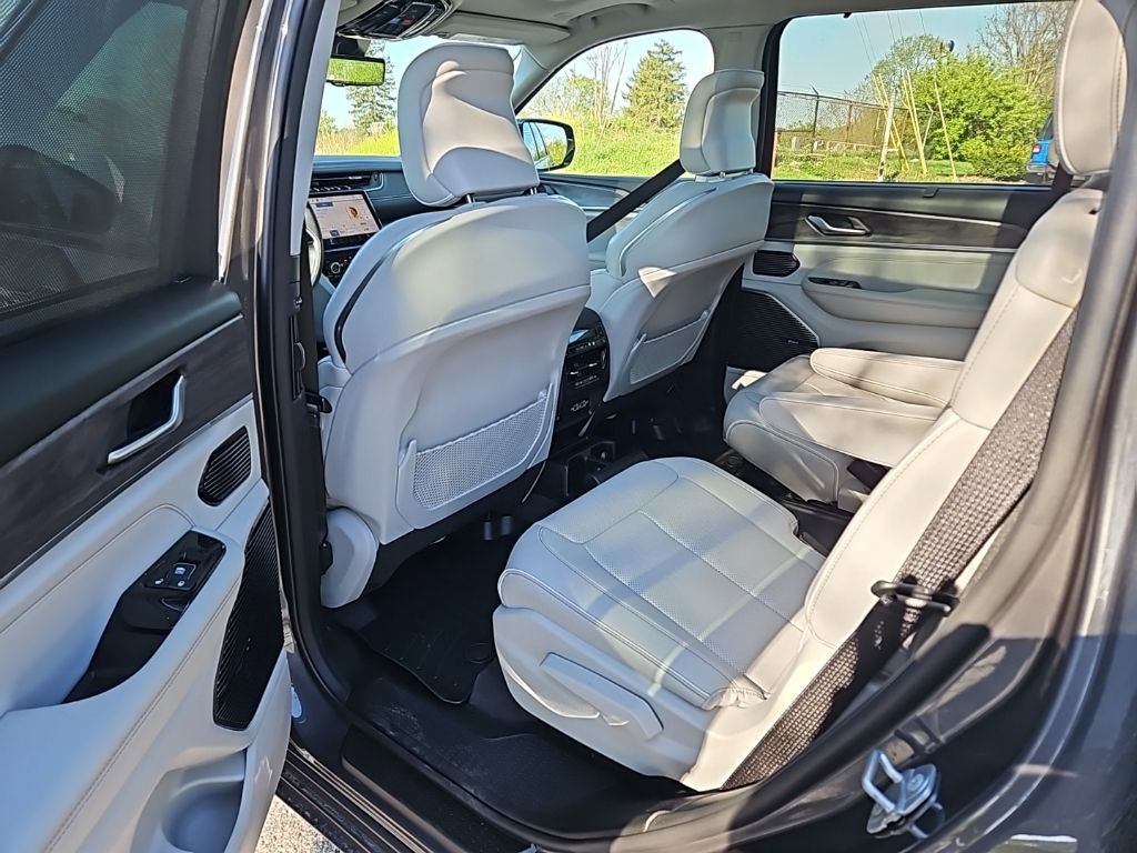 Used 2022 Jeep Grand Cherokee L Overland w/ Luxury Tech Group IV image 9