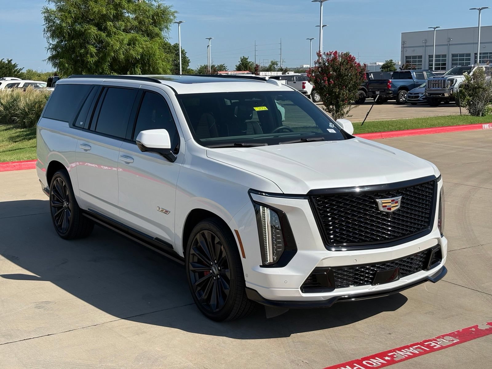 Certified 2025 Cadillac Escalade ESV V AWD/4WD image 11