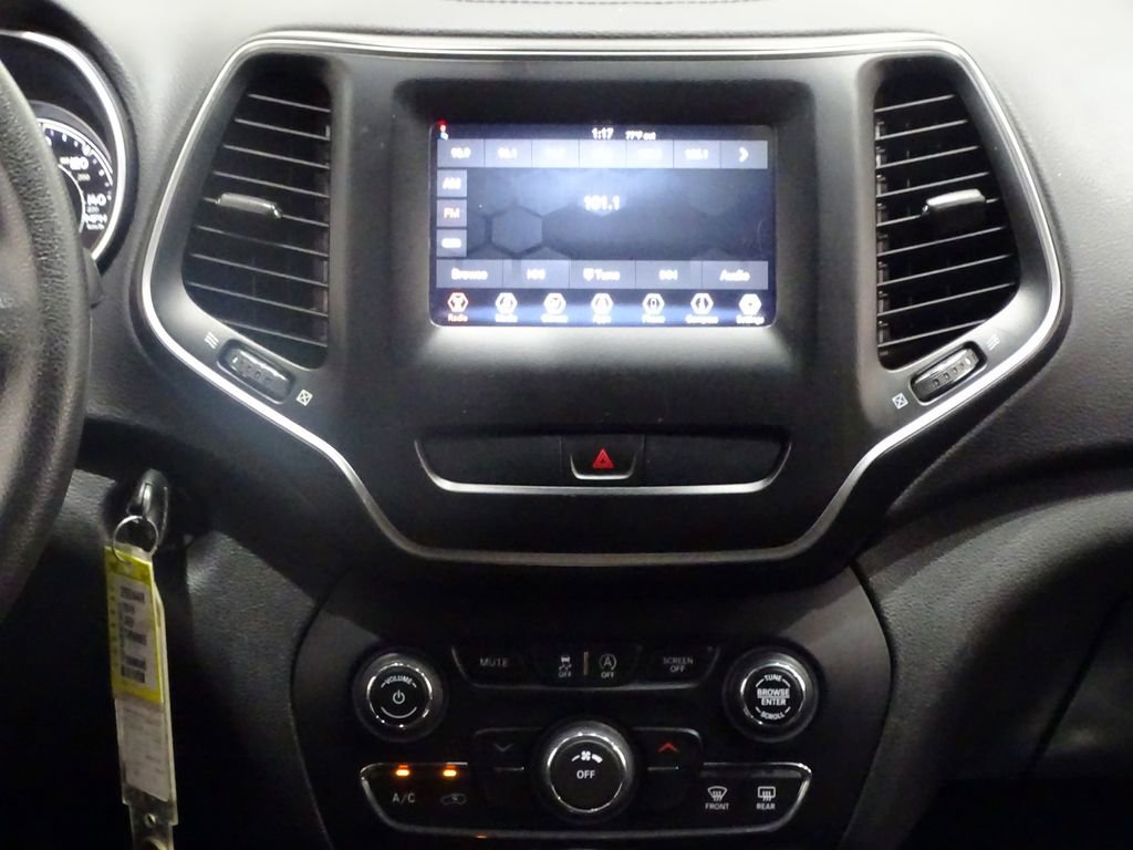 Used 2019 Jeep Cherokee Latitude w/ Popular Appearance Group image 29