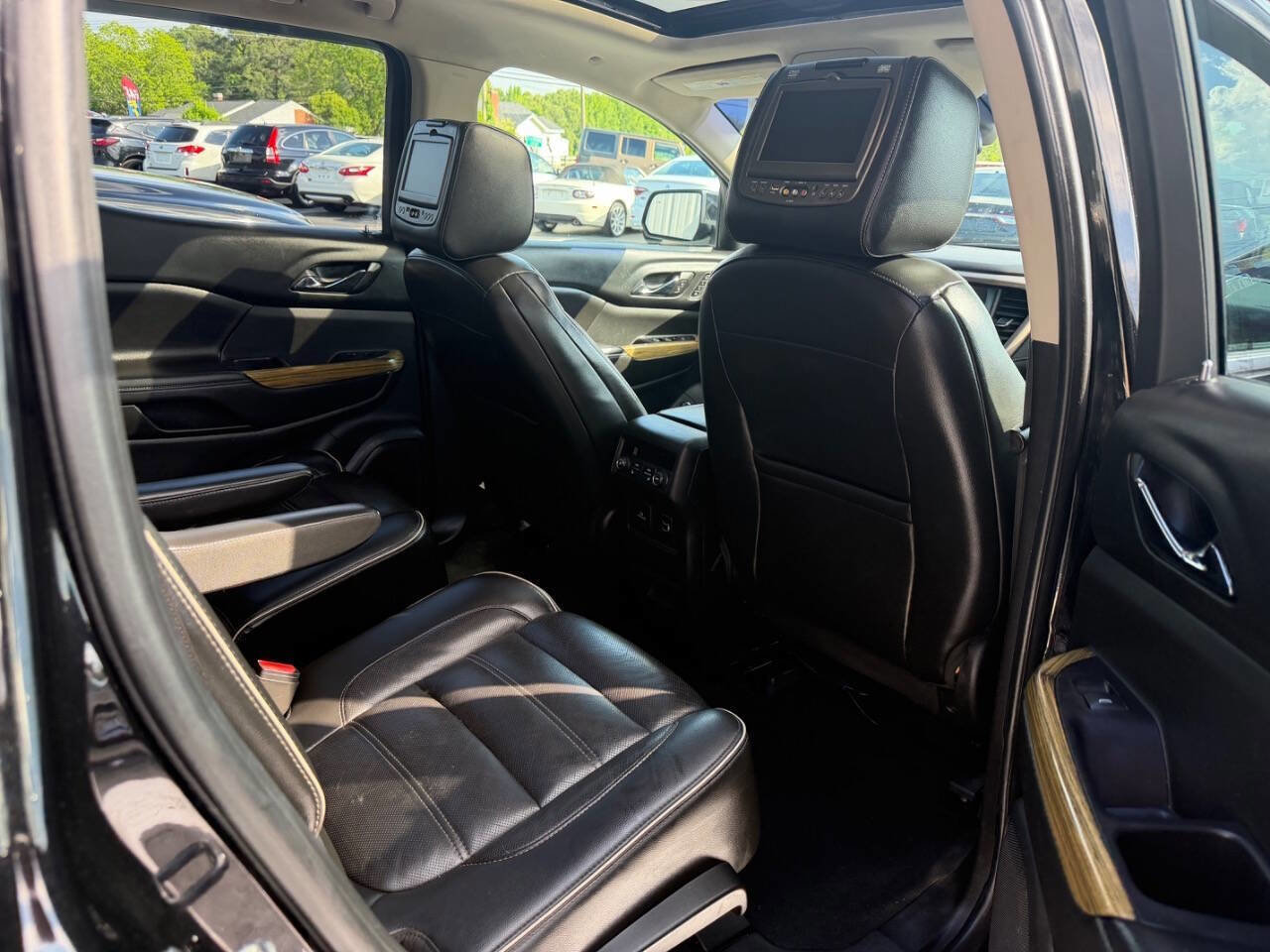 Used 2018 GMC Acadia Denali w/ Technology Package AWD/4WD image 11
