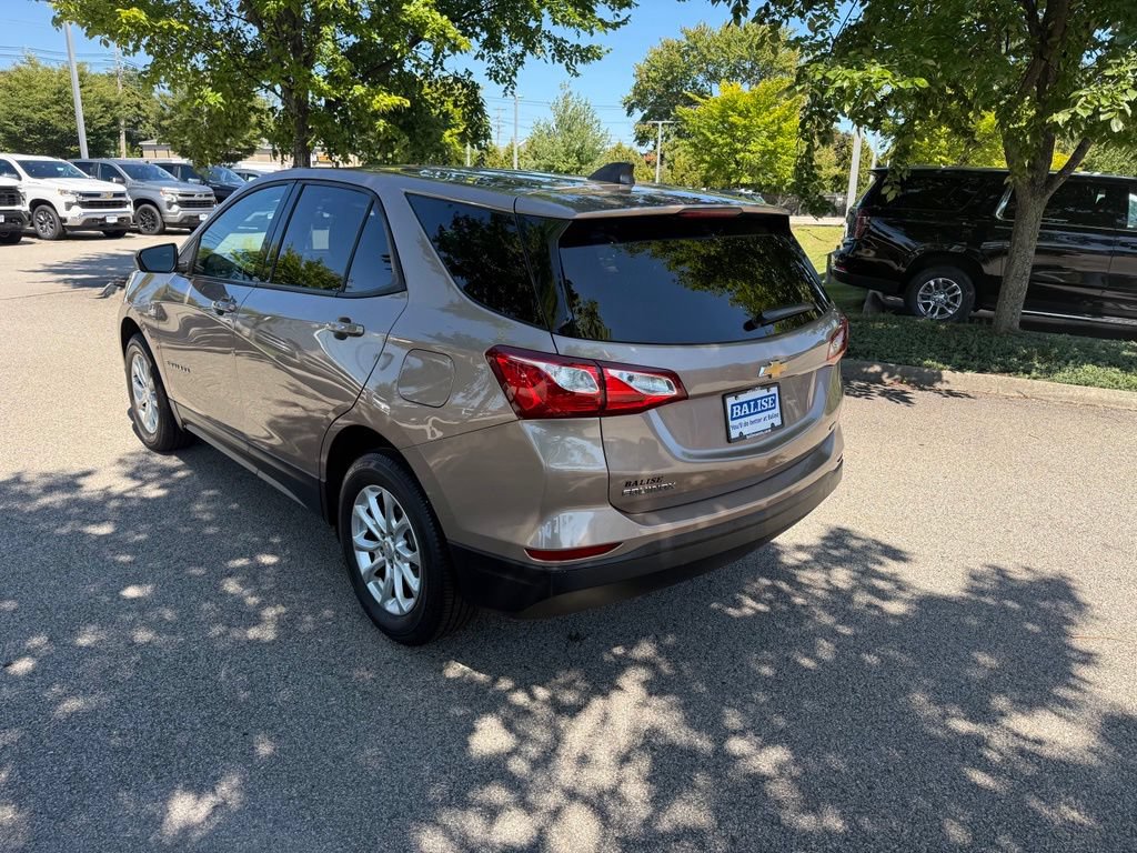 Used 2019 Chevrolet Equinox LS w/ LS Convenience Package AWD/4WD image 3