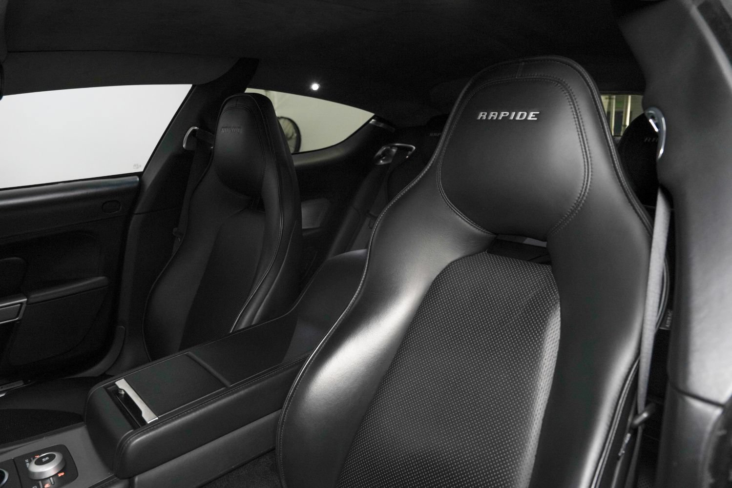 Used 2011 Aston Martin Rapide Luxe RWD image 40