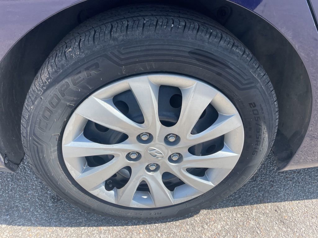 Used 2013 Hyundai Elantra GLS FWD image 10
