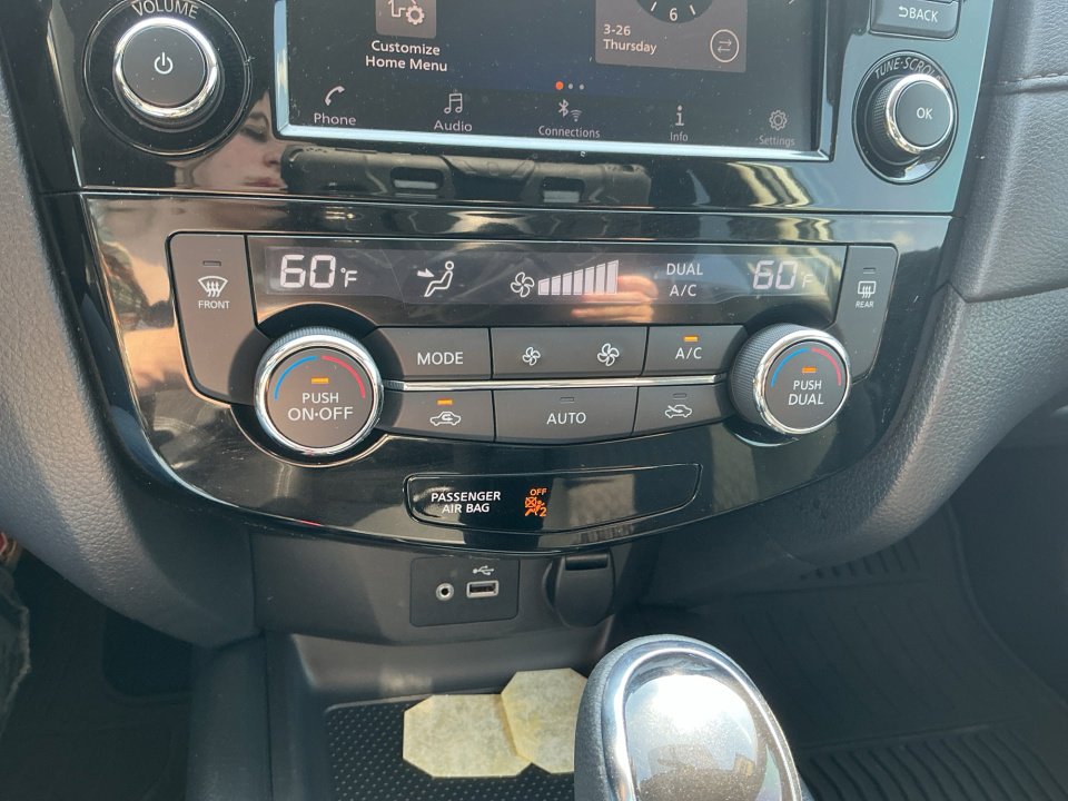 Used 2018 Nissan Rogue SV image 22