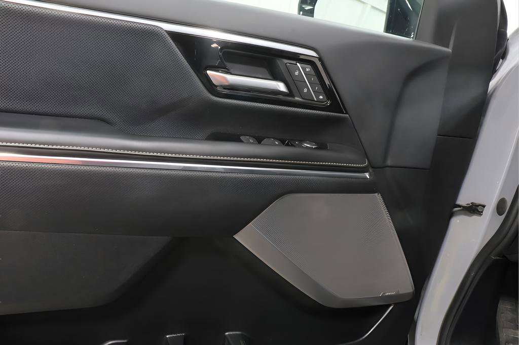 Used 2025 GMC Sierra EV Denali AWD/4WD image 23