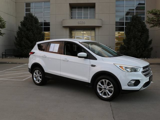 Used 2017 Ford Escape SE w/ SE Cold Weather Package AWD/4WD image 1