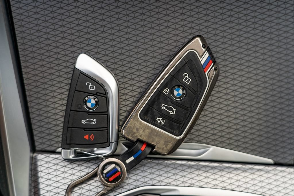 Used 2025 BMW M3 Competition w/ M Carbon Exterior Package AWD/4WD image 32