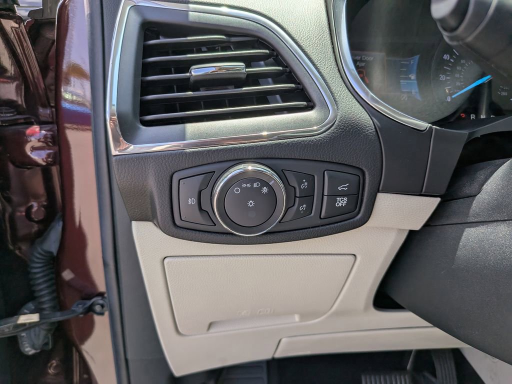 Certified 2021 Ford Edge Titanium FWD image 29