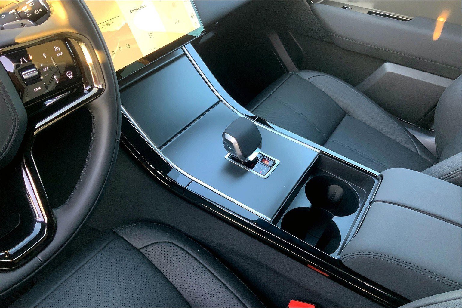 New 2025 Land Rover Range Rover Velar Dynamic SE image 8