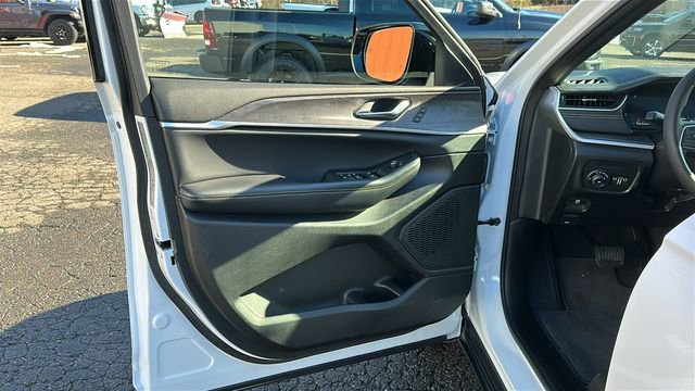 Used 2024 Jeep Grand Cherokee Limited image 8