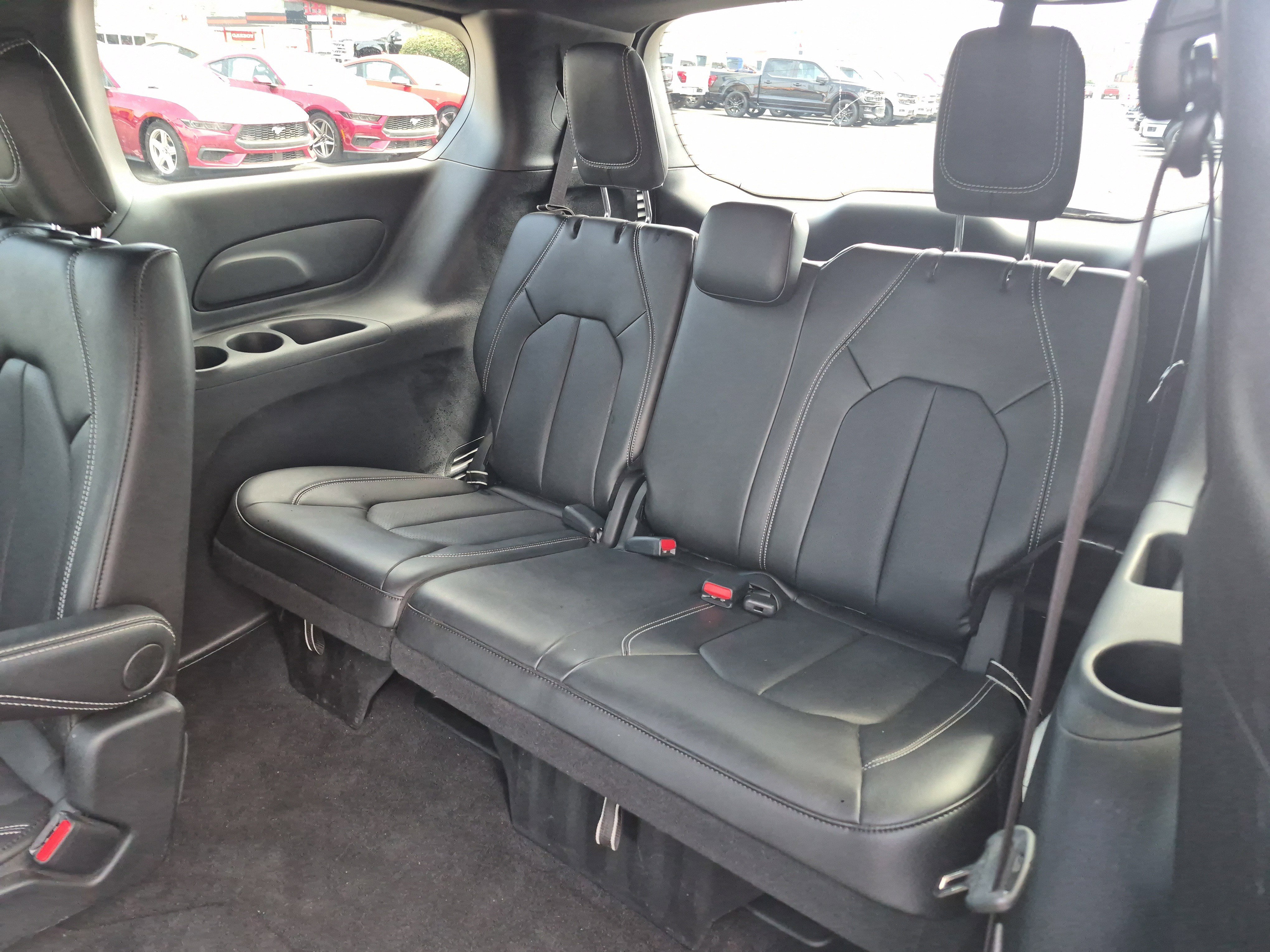 Used 2026 Chrysler Pacifica Select image 15