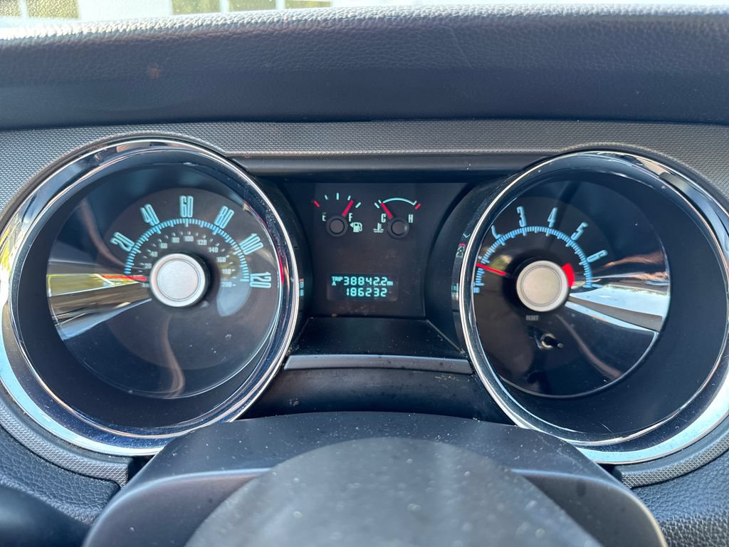 Used 2010 Ford Mustang Premium RWD image 21