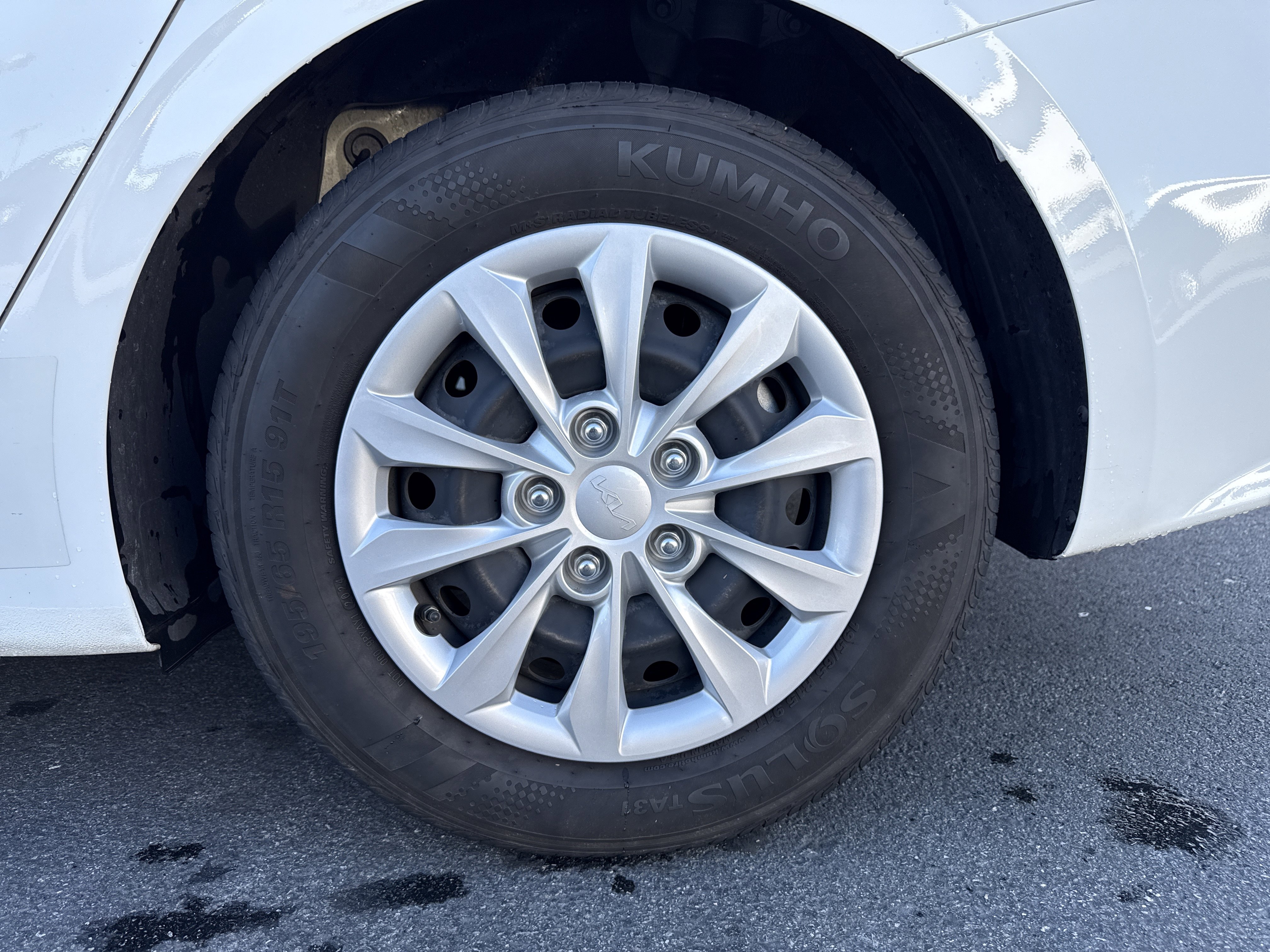 Used 2024 Kia Forte LX image 3