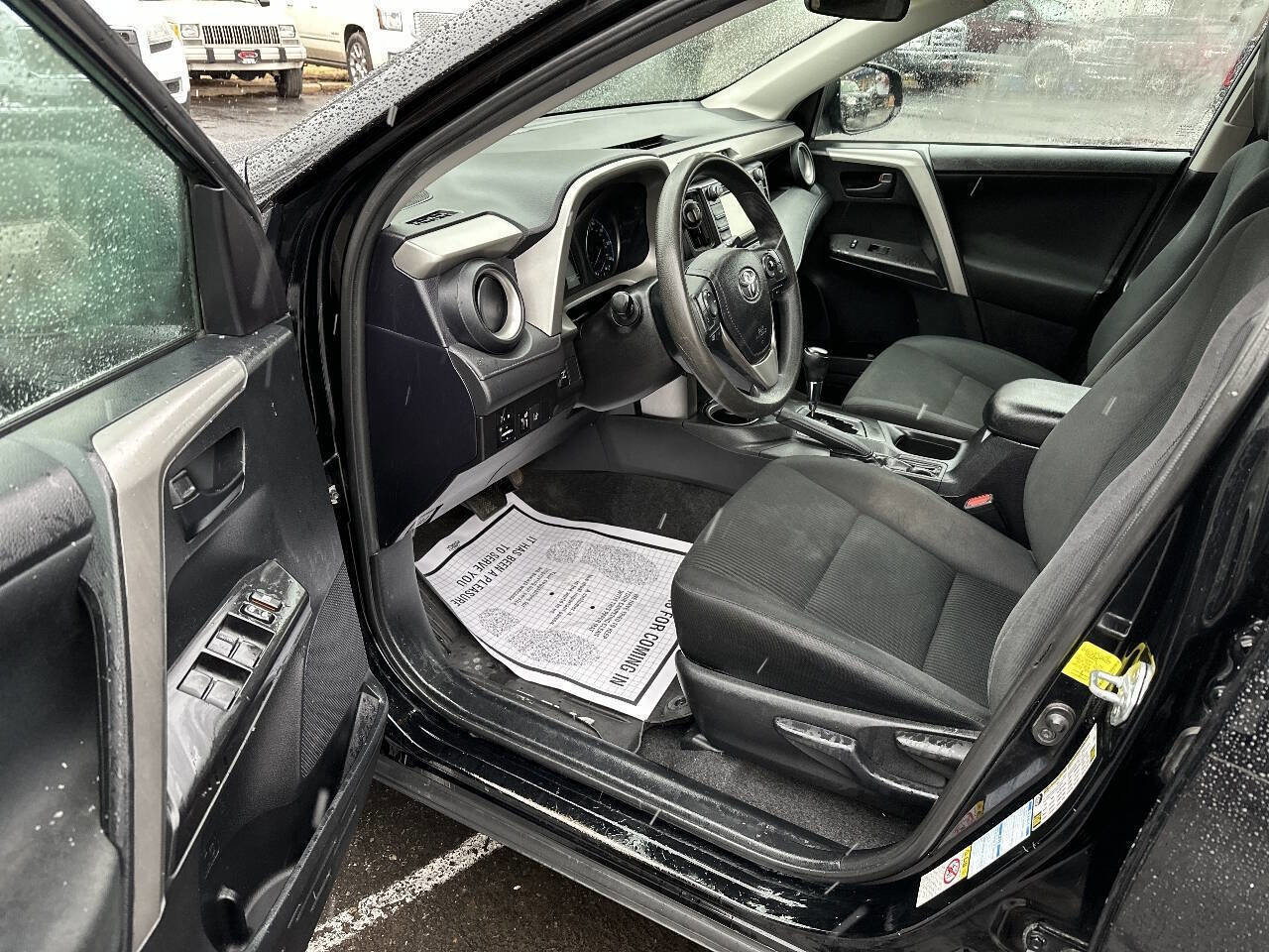Used 2017 Toyota RAV4 LE image 9