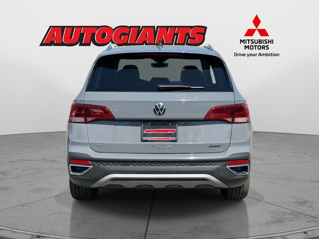 Used 2023 Volkswagen Taos SE w/ Panoramic Sunroof Package image 3