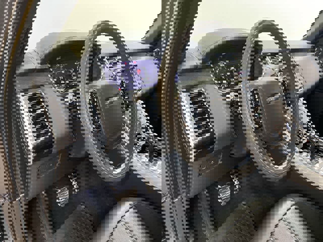 Used 2022 Land Rover Range Rover Sport HST image 2