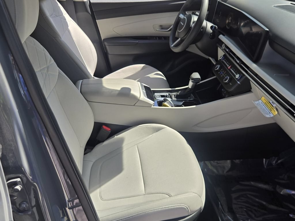 Used 2025 Hyundai Tucson SE FWD image 15
