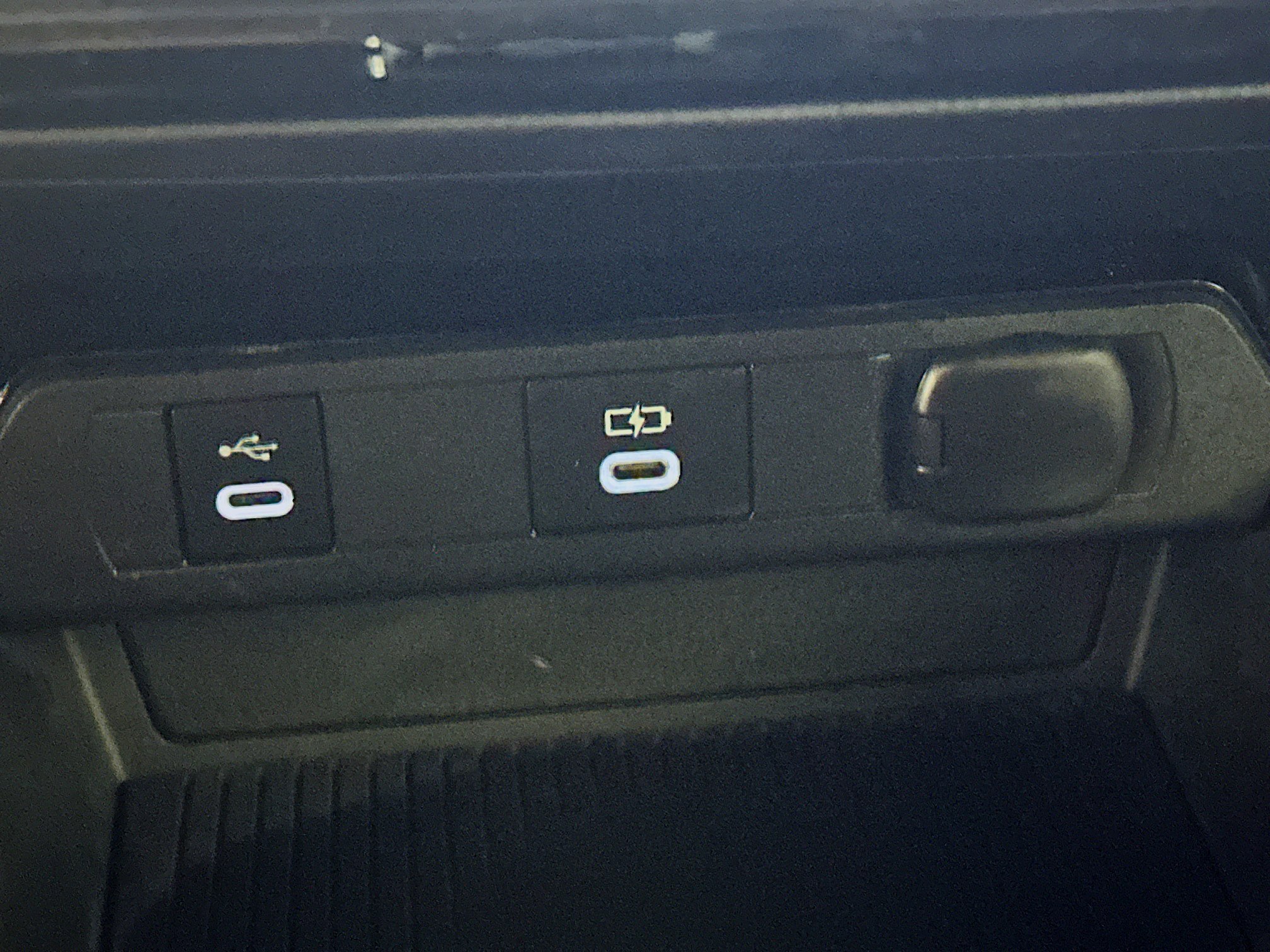 Used 2024 Toyota Prius LE FWD image 25