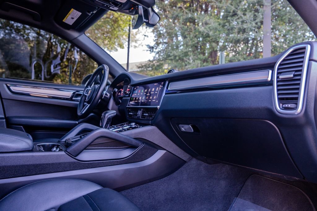 Used 2022 Porsche Cayenne Platinum Edition image 23
