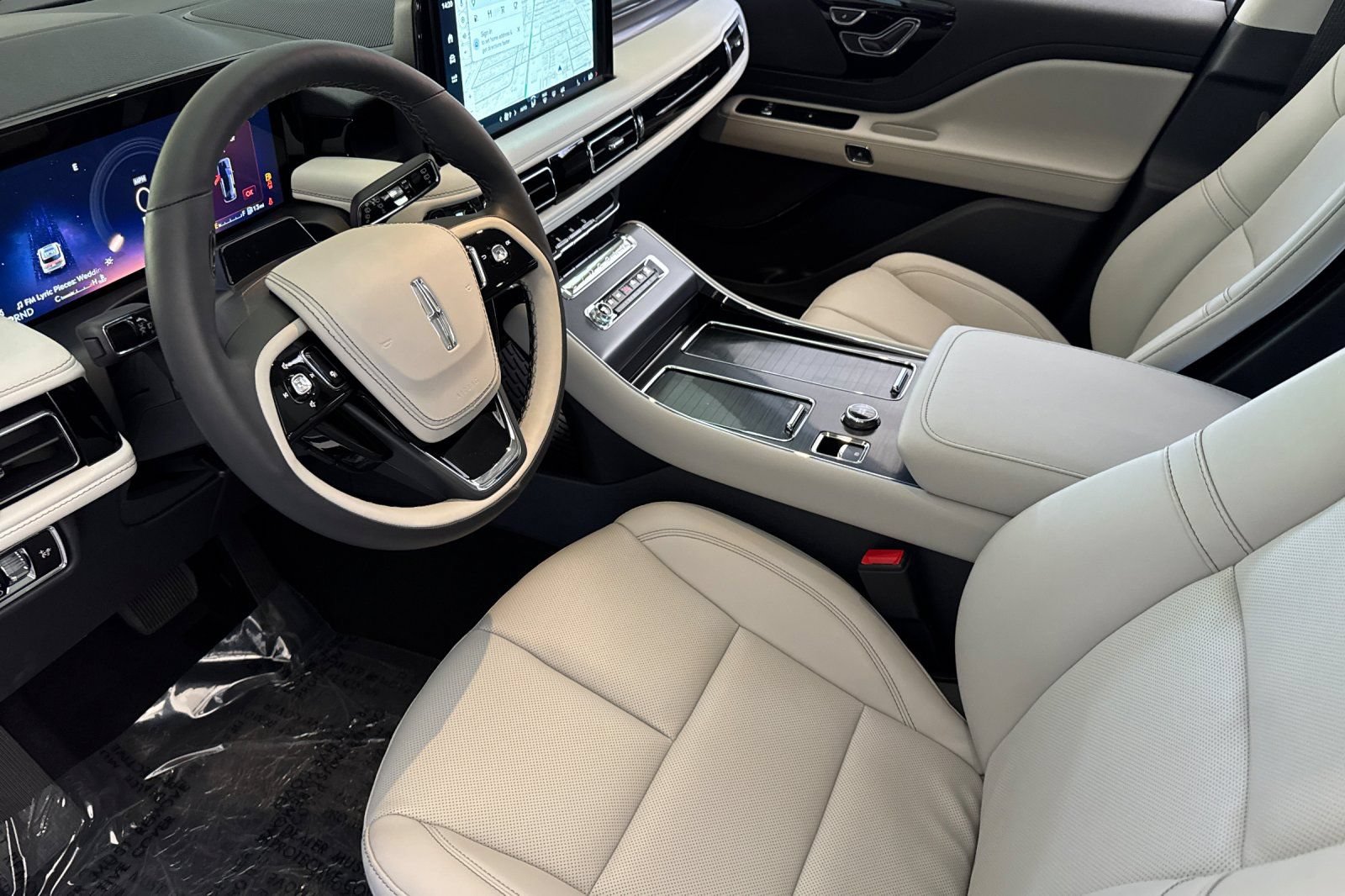 New 2026 Lincoln Aviator AWD w/ Jet Appearance Package image 7