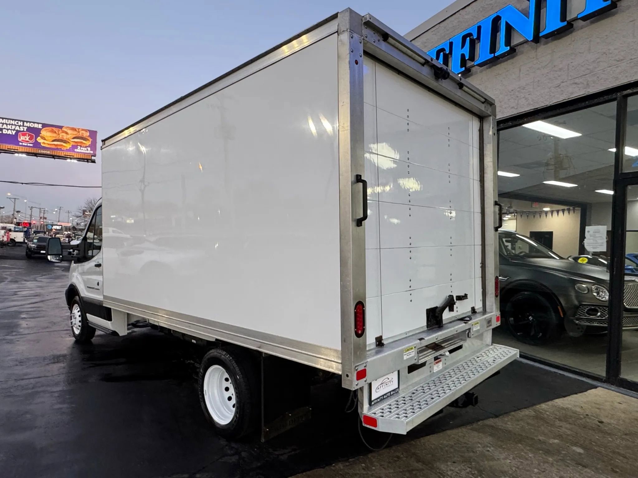 Used 2019 Ford Transit 350 350 HD Cab & Chassis 2D image 4