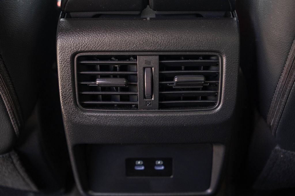 Used 2024 Nissan Rogue SL FWD image 16