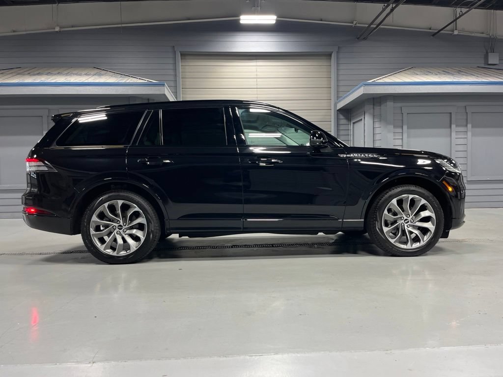 Used 2025 Lincoln Aviator AWD w/ Jet Appearance Package image 8
